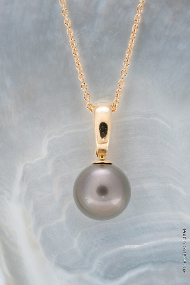 Gold Pendant And Round Pearl Peo Les Merveilles Du Pacifique